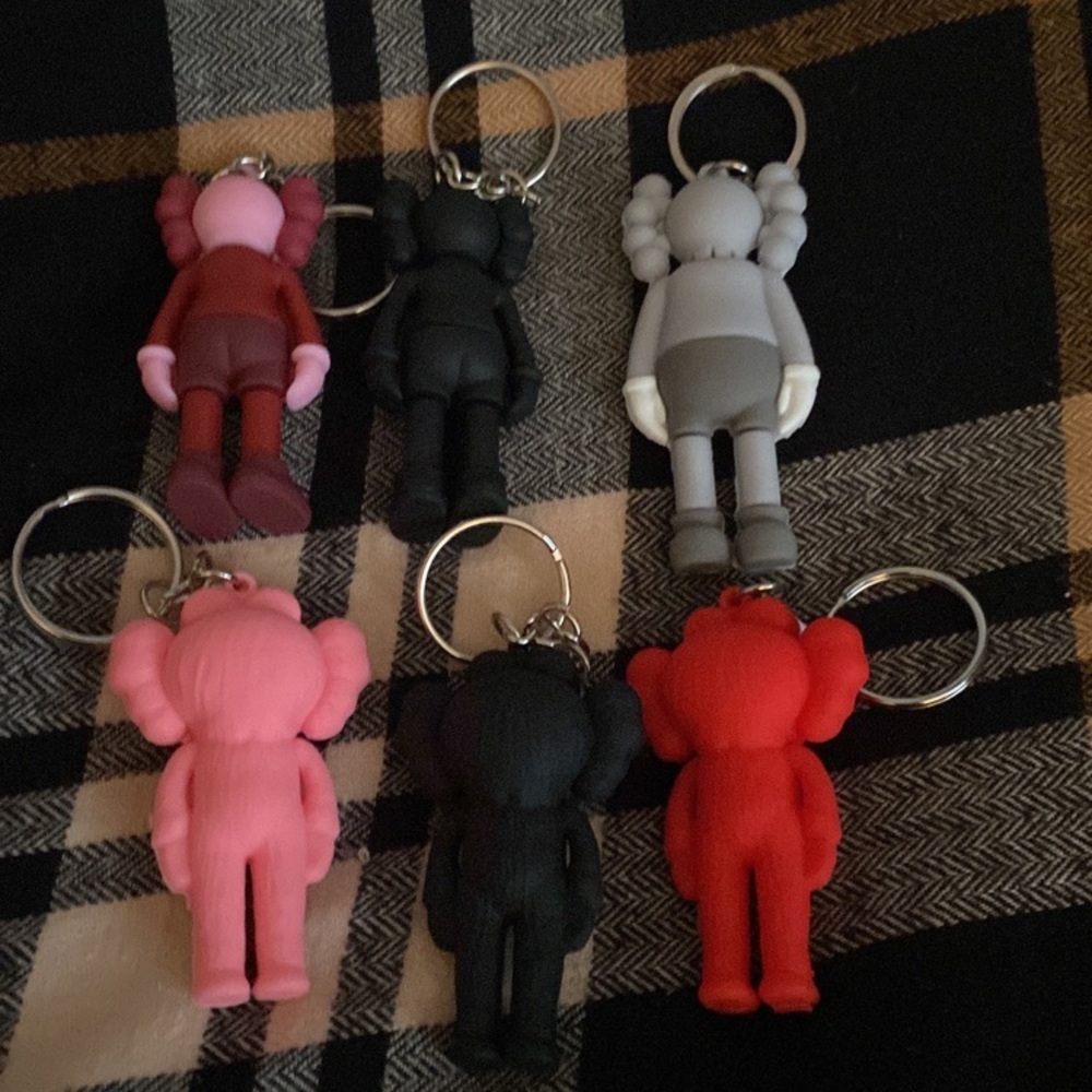 Kaws key chains - Picture 2 of 3
